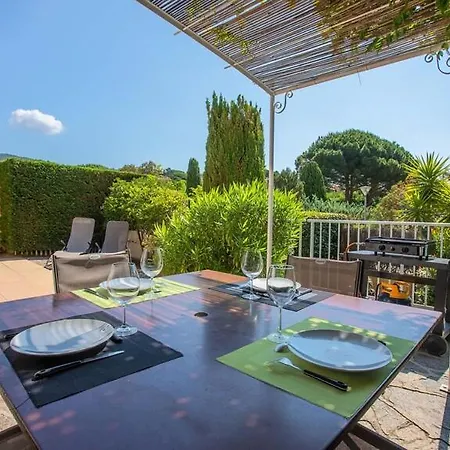 Villa Le Lavandou Pramousquier Location Uniquement Du Samedi Au Samedi En Juillet Aout Et Septembre Entiere Acces Direct Et Piscine Collective Ouverte Du 1er Mai Au 30 Septembre Clim Wifi *