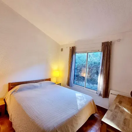 Le Lavandou Pramousquier Location Uniquement Du Samedi Au Samedi En Juillet Aout Et Septembre Entiere Acces Direct Et Piscine Collective Ouverte Du 1er Mai Au 30 Septembre Clim Wifi Villa