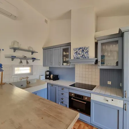 Le Lavandou Pramousquier Location Uniquement Du Samedi Au Samedi En Juillet Aout Et Septembre Entiere Acces Direct Et Piscine Collective Ouverte Du 1er Mai Au 30 Septembre Clim Wifi Villa Le Rayol-Canadel-sur-Mer