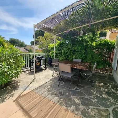 Le Lavandou Pramousquier Location Uniquement Du Samedi Au Samedi En Juillet Aout Et Septembre Entiere Acces Direct Et Piscine Collective Ouverte Du 1er Mai Au 30 Septembre Clim Wifi